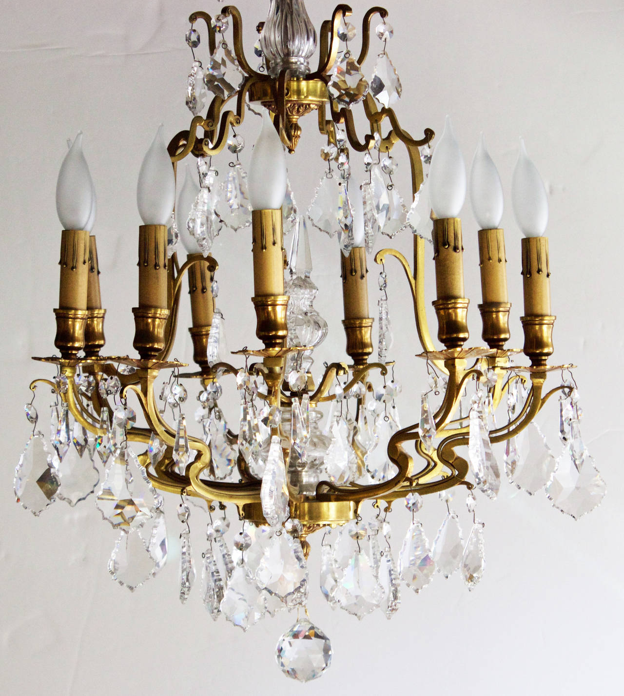 Very elegant chandeliers in typical Louis XV "Birdcage" st. each deploys around a gilded bronze structure made of four stems holding a bobeche but also linking the bottom canopy to the one above and four shorter stems holding simply the