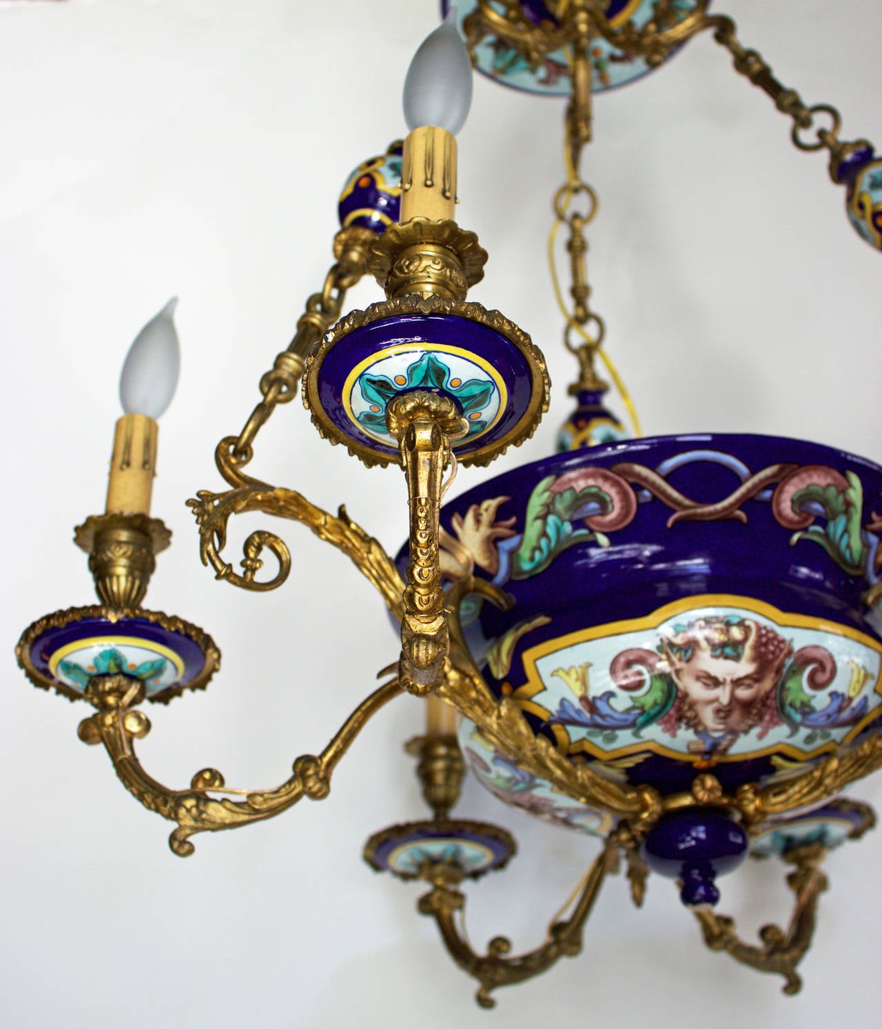 Gien, city in the Loire Valley is famous for its 19th century faience. The large bowl of this chandelier has an hand-painted decor of grotesques and cartouches on a cobalt blue background inspired by the Italian Renaissance. There is six-light arms