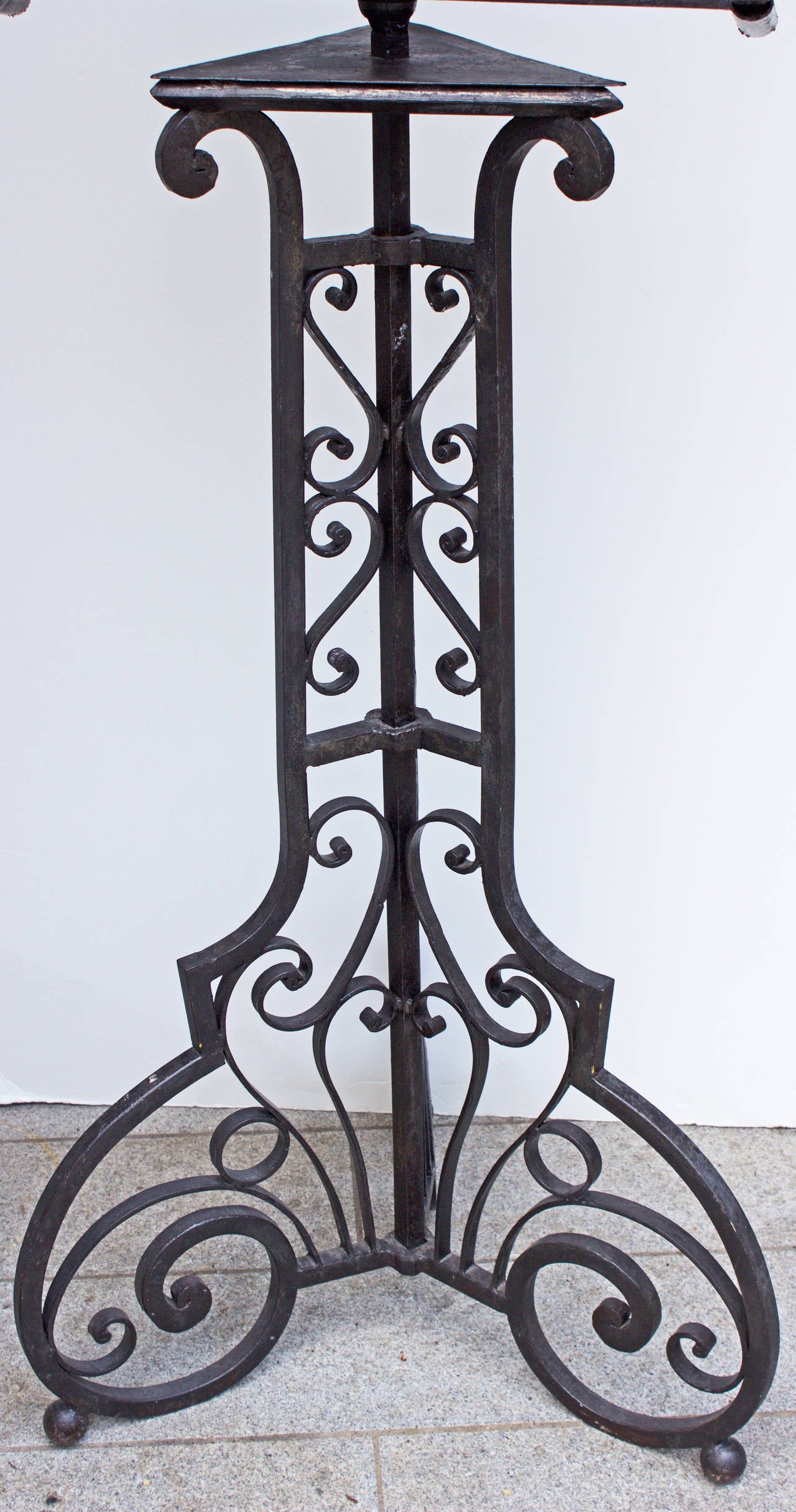 French Early 18th Century Forged Iron Religious Lectern In Excellent Condition For Sale In Charleston, SC