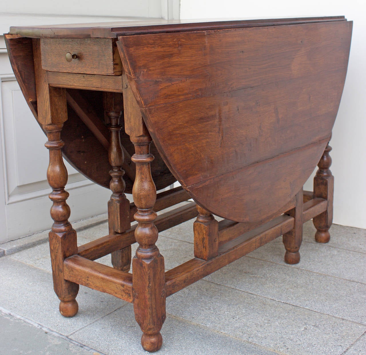 oval gate leg table