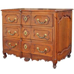 Early 18th Century Louis XV Walnut Commode Arbalete 5