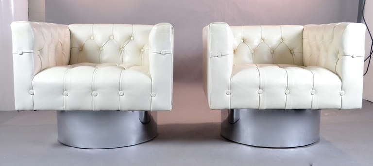 Pair of Tufted Leather Swivel Lounge Chairs In Excellent Condition In Norwalk, CT