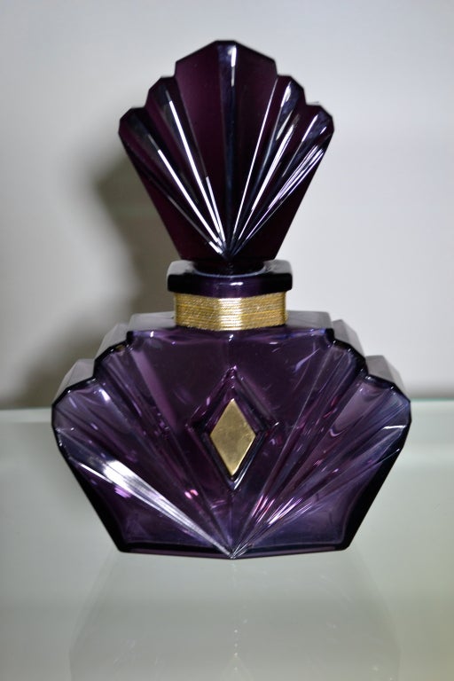 Elizabeth Taylor introduced her first scent 