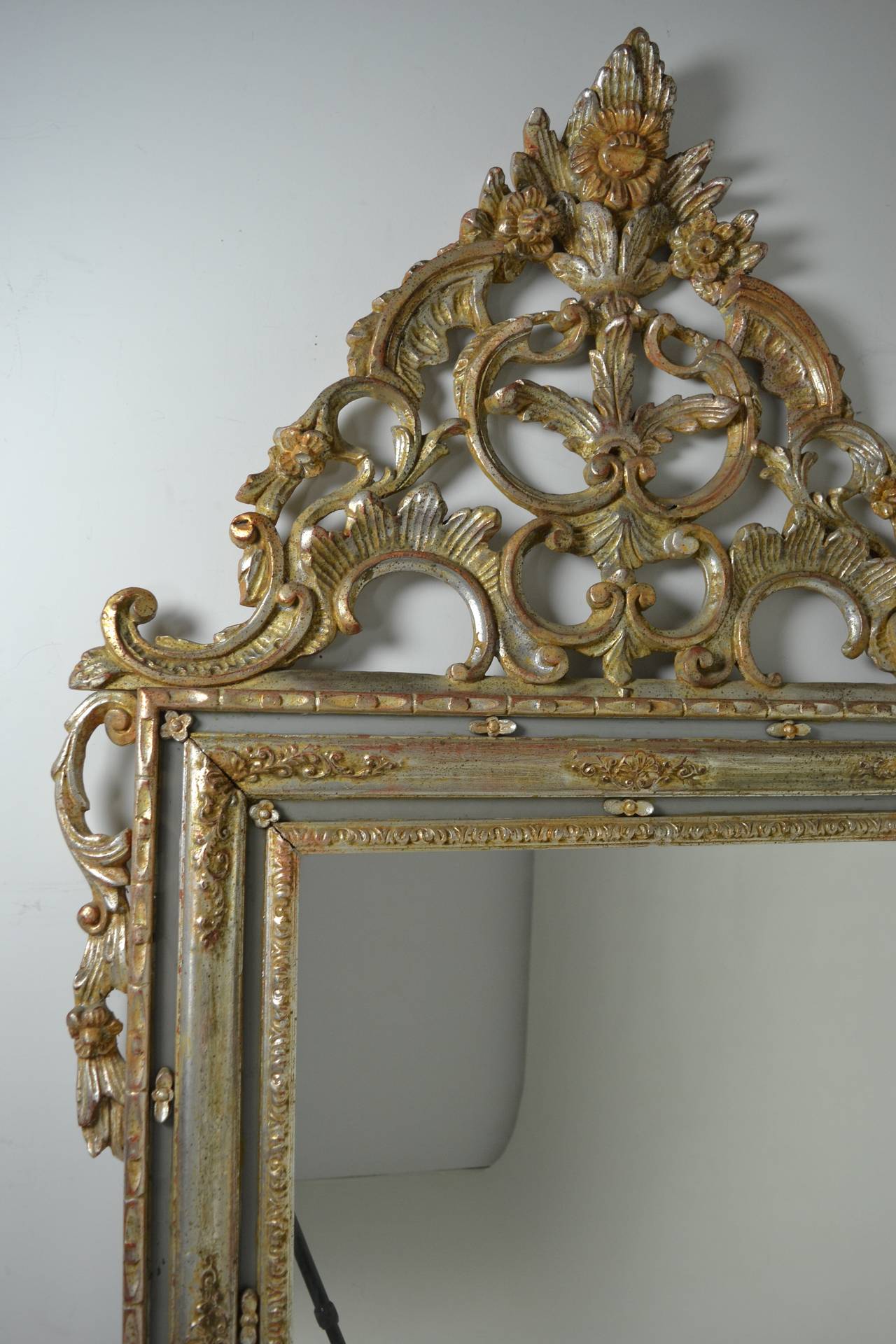 Italian Rococo Giltwood Mirror, Large Scale In Good Condition In Norwalk, CT