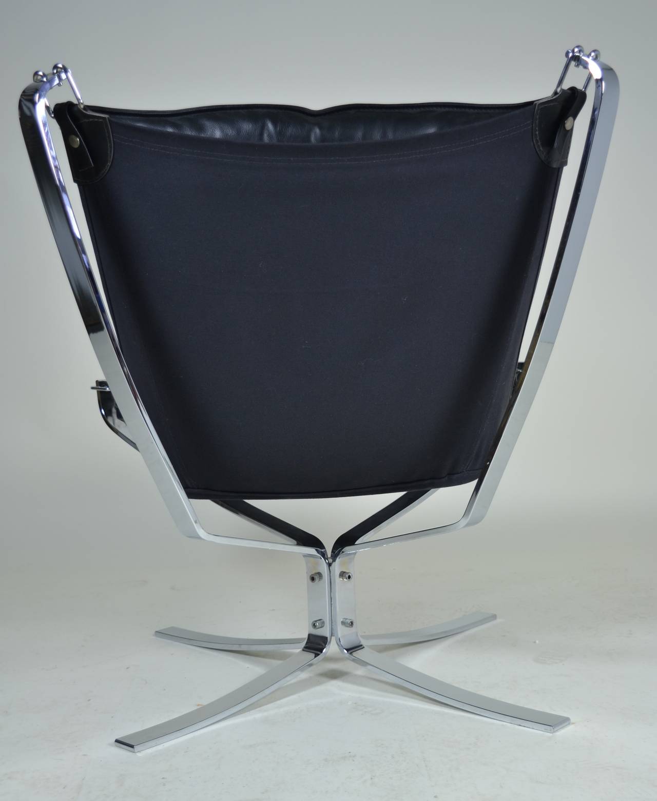 Scandinavian Modern Falcon Chair by Sigurd Resell in Black Leather, Norway, circa 1970s