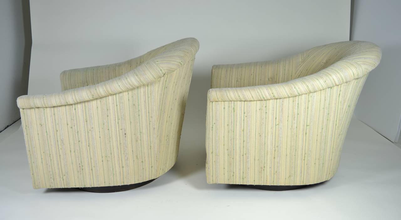 Mid-Century Modern Pair of Modern Swivel Lounge Chairs, Circa 1950s