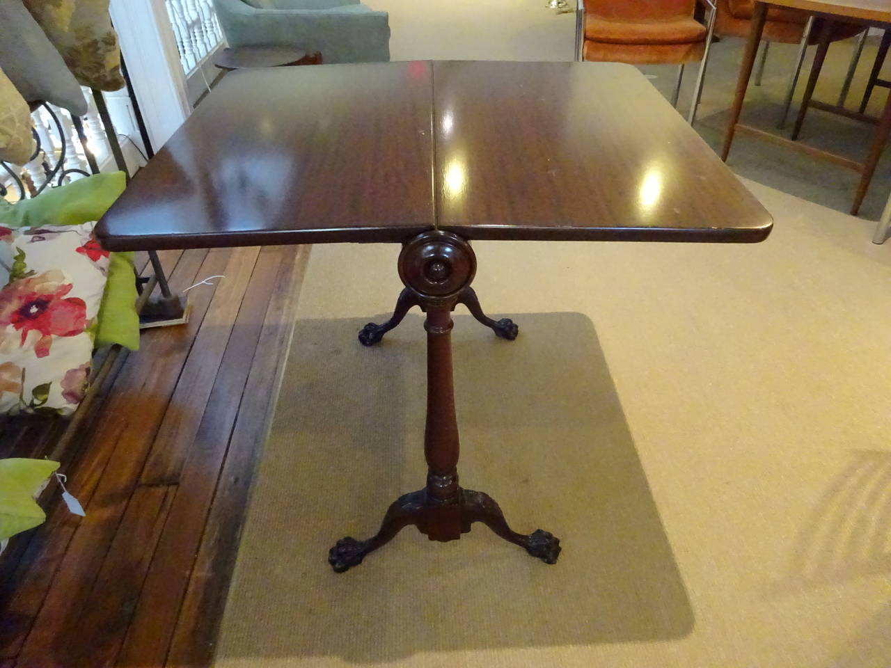 English Napkin Table In Good Condition In Oaks, PA