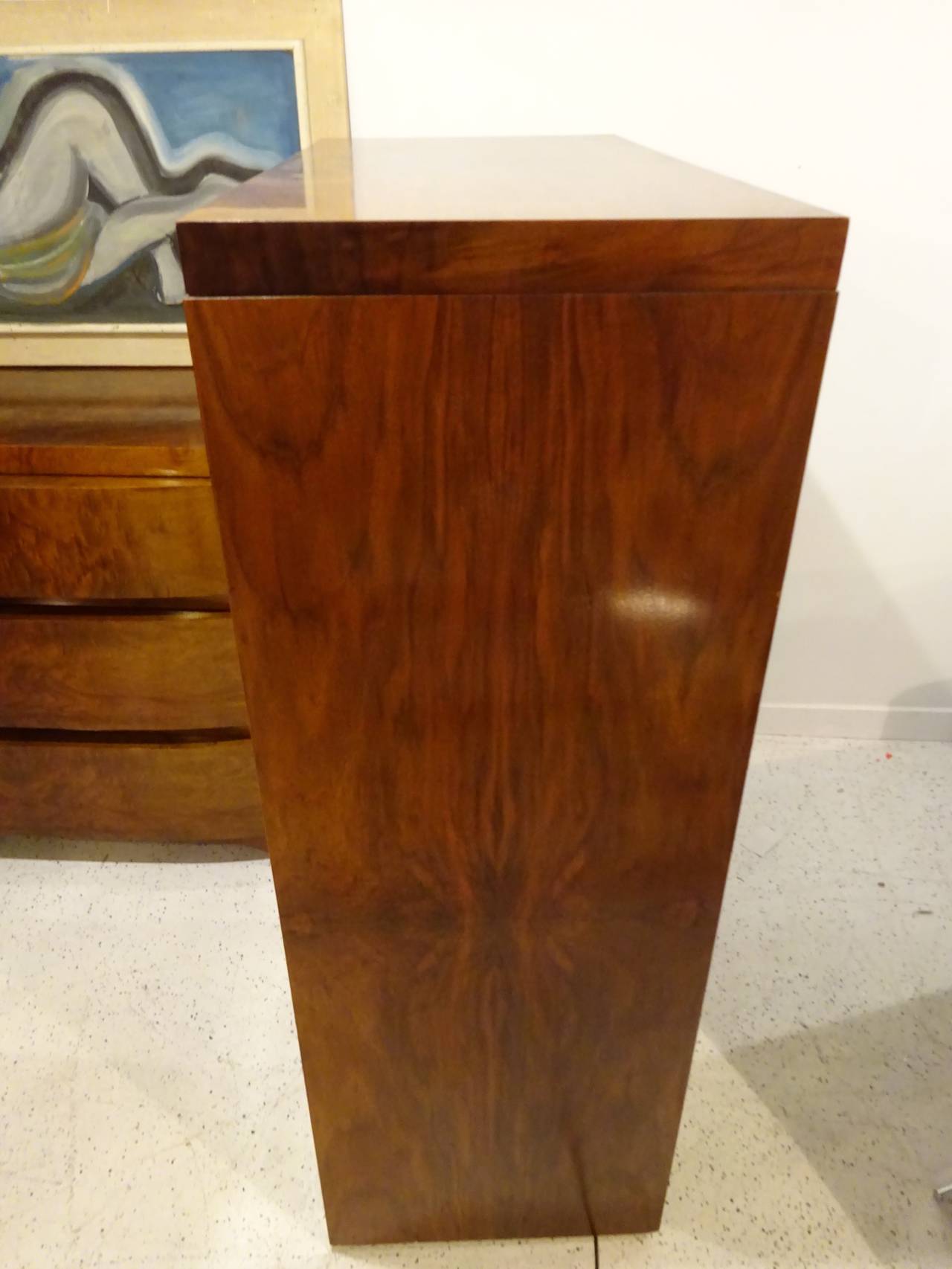 Art Deco Burl Walnut Tall Chest of Drawers, Of rectangular form with five concealed long drawers, beautiful original condition