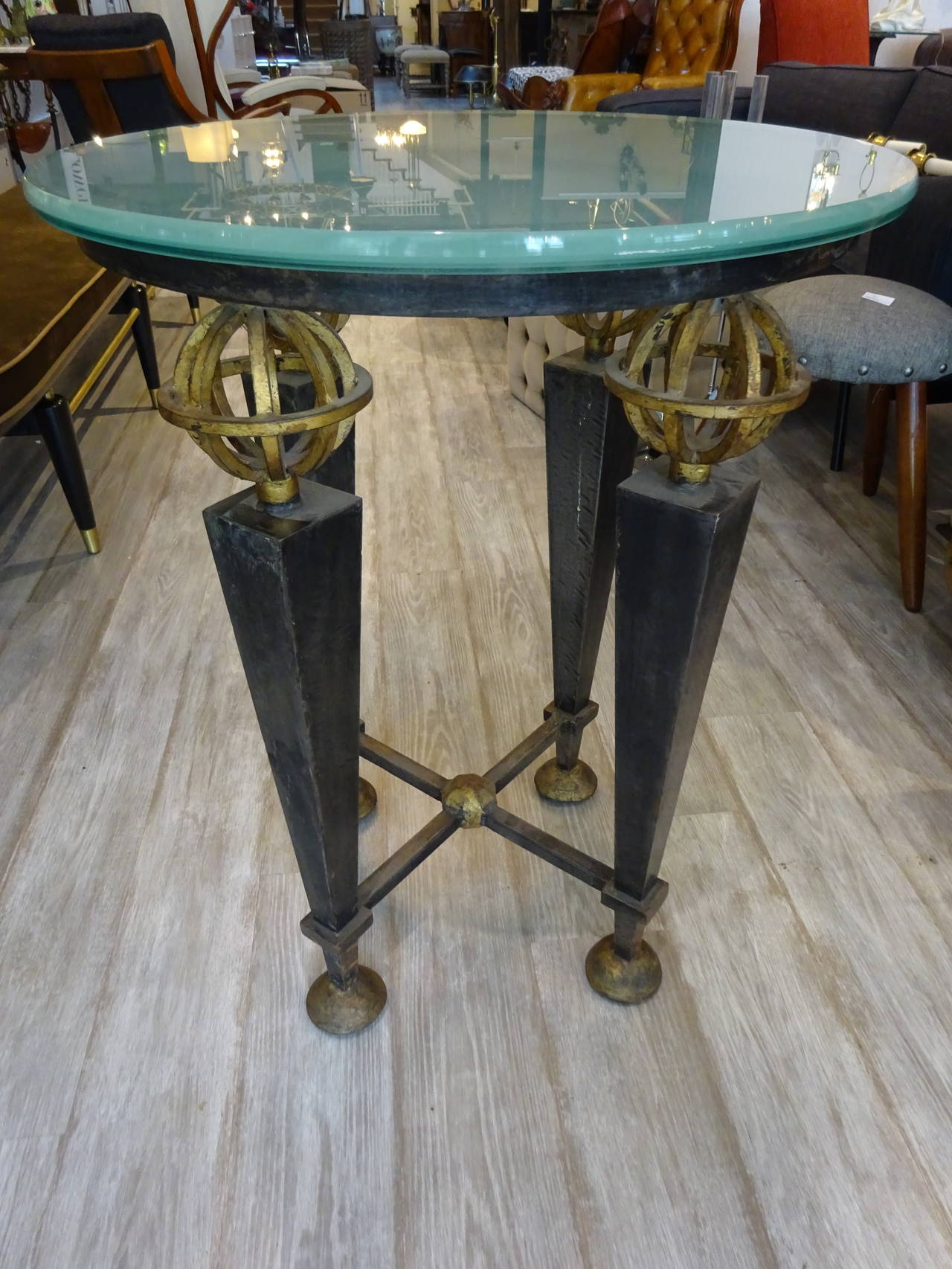 French Neoclassical Gilt Iron Gueridon

Experience the allure of French craftsmanship with our Neoclassical Gilt Iron Gueridon. It features a sturdy yet attractive thick opaque glass top cradled atop four finely gilt wrought iron globes. Elegantly