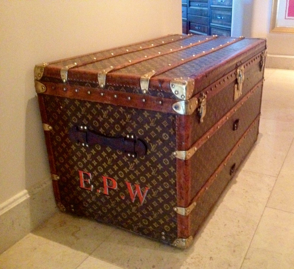 Excellent Condition circa 1915 LOUIS VUITTON Monogram Steamer with important Widener Family Provenance.    


Provenance: 
This authentic, monogram Louis Vuitton steamer trunk belonged to Ella Pancoast Widener wife of Joseph Early Widener