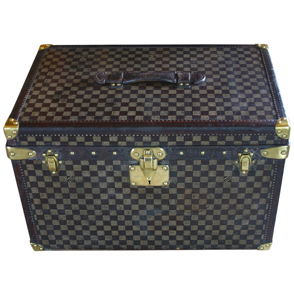 Top-of-the-line Louis Vuitton Damier Canvas Steamer Trunk In Excellent Condition