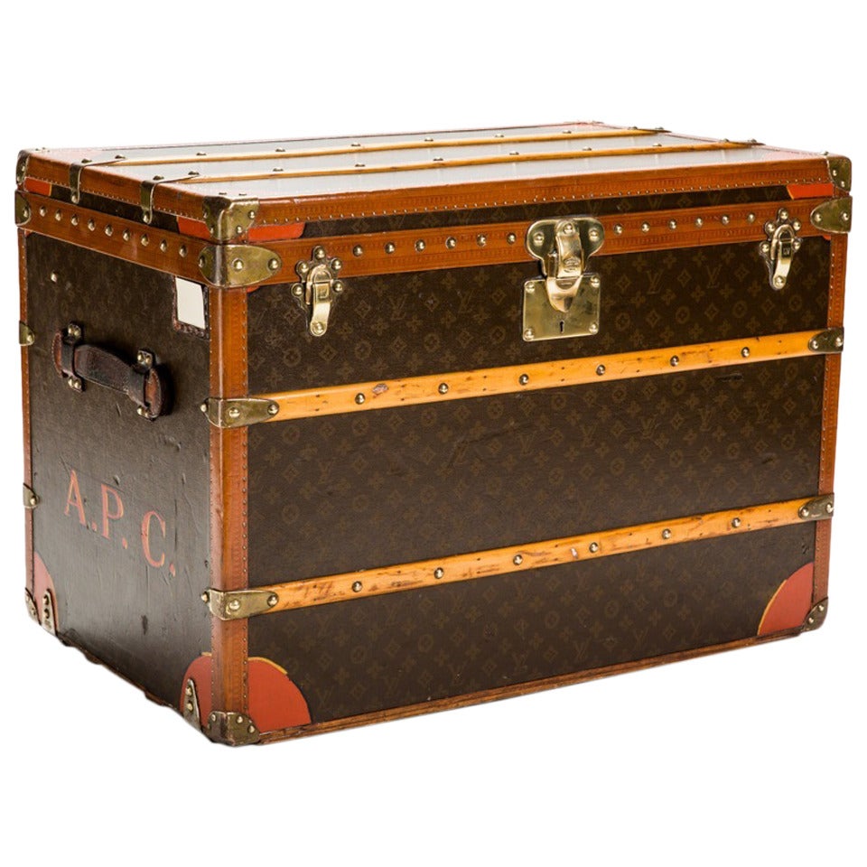 Louis Vuitton Top-of-the-Line Monogram Full-Size Wardrobe Steamer For Sale