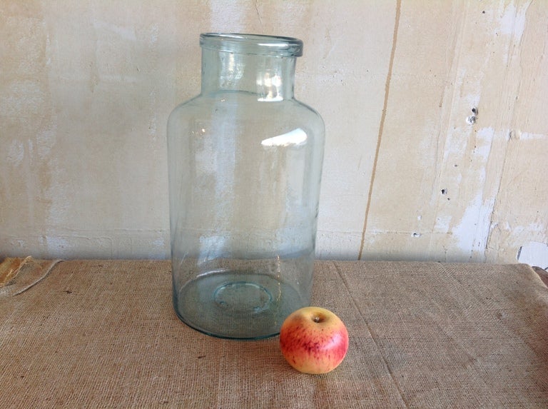 Vintage 8L Glass Jar In Excellent Condition For Sale In DeSoto, KS