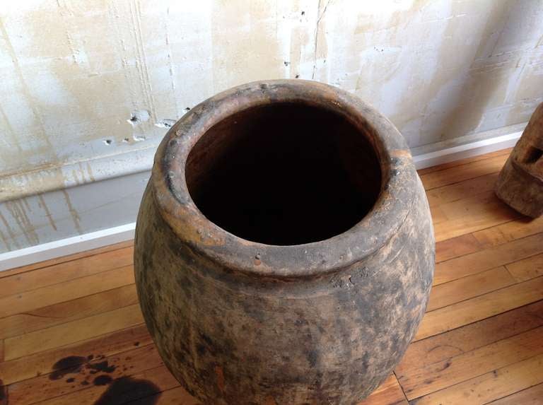 Antique Spanish OIl Jar In Good Condition For Sale In DeSoto, KS