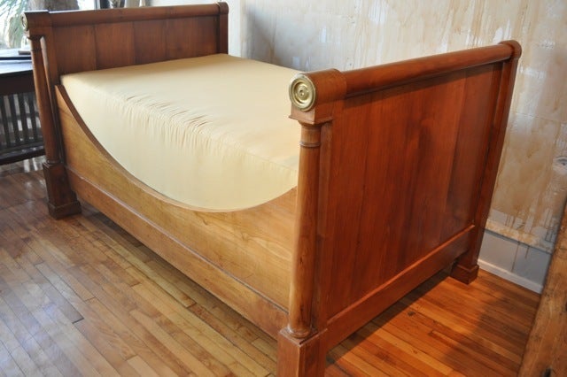 French Cherry Daybed In Good Condition For Sale In DeSoto, KS