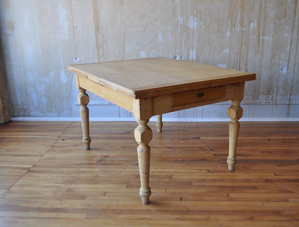 Expandable Italian Table