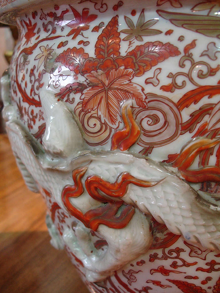 Japanese Imposing Pair of 19th Century Imari Porcelain Jardinières For Sale