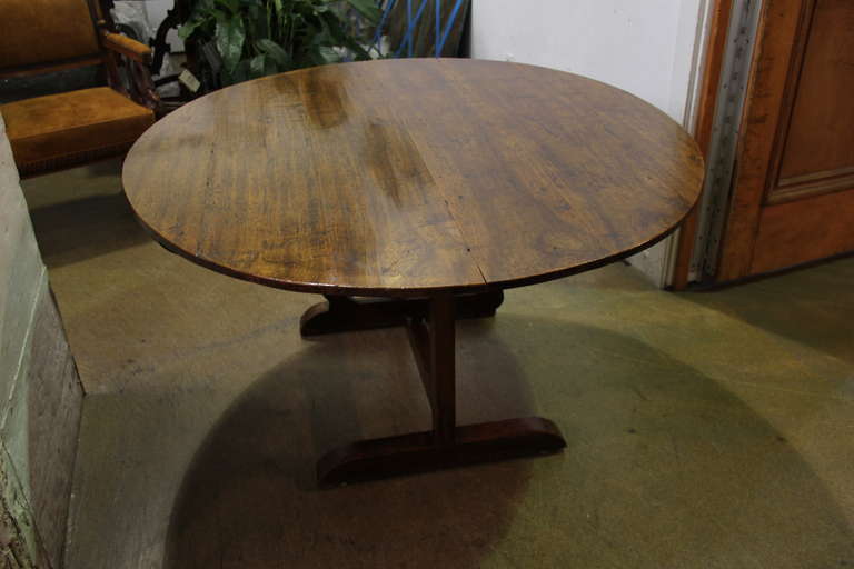 18th Century French Walnut Wine Tasting Table For Sale 1
