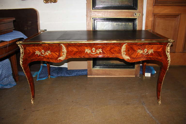 Sophisticated 18th Century French Louis XV Kingwood and Ormolu Bureau Plat Desk For Sale 1