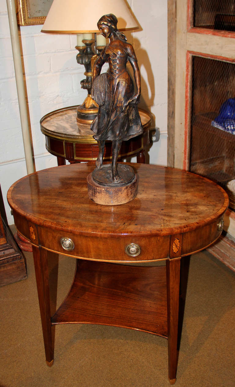 Stylish George III Late 18th century Mahogany and Cross-Banded Oval Side Table For Sale 2