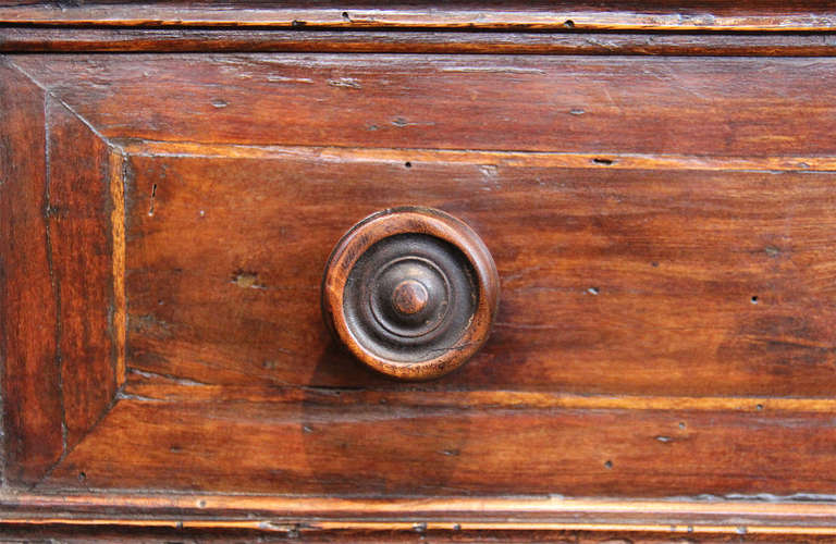 18th Century and Earlier 17th Century Tuscan Walnut Commodino For Sale