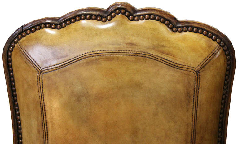 18th Century Italian Louis XV Beechwood Armchair For Sale 1