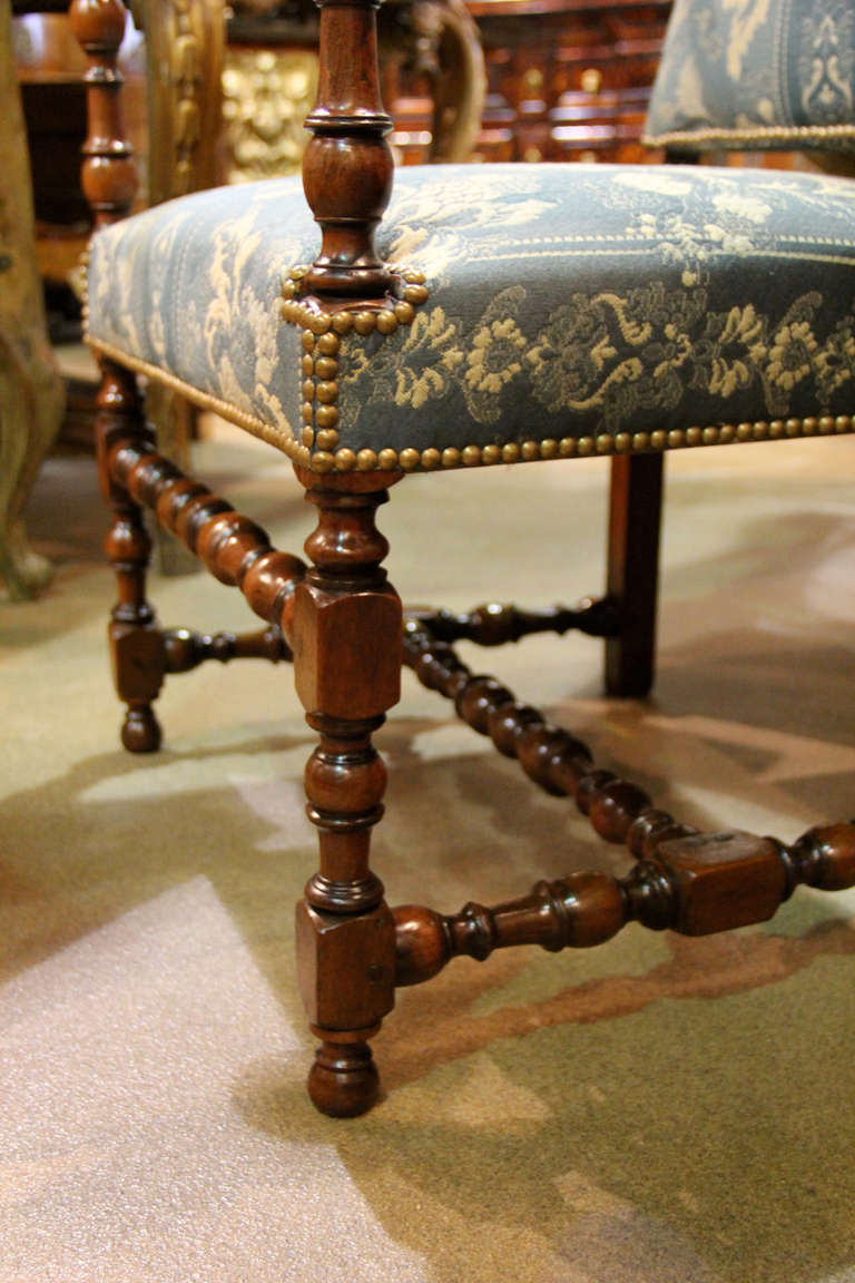 A Pair of Early 18th c. French Walnut Louis XIV Fauteil Armchairs In Excellent Condition In San Francisco, CA