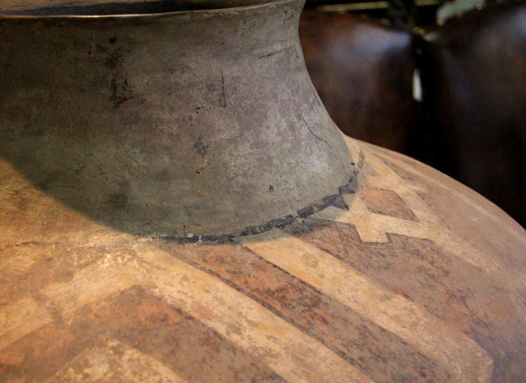 An 18th Century Peruvian Zibibbo Clay Urn 1
