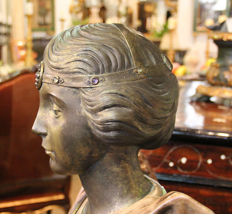 English Art Nouveau Bust of the Royal Princess Mary For Sale 1