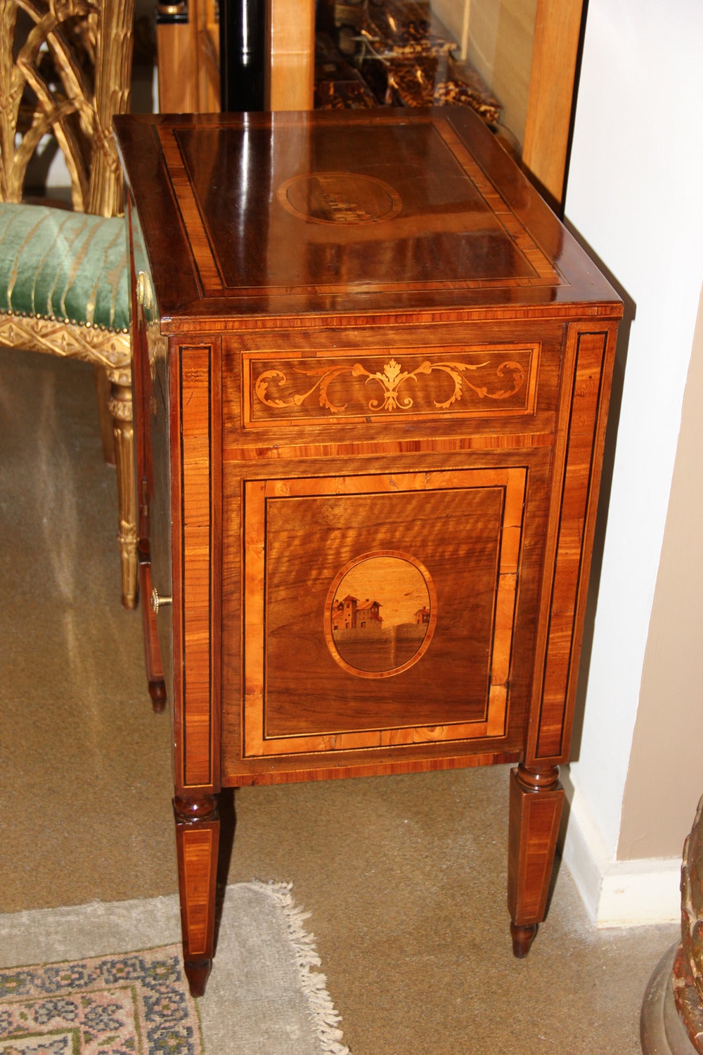 Pair of 18th Century Italian Louis XVI Marquetry Bedside Commodini For Sale 4