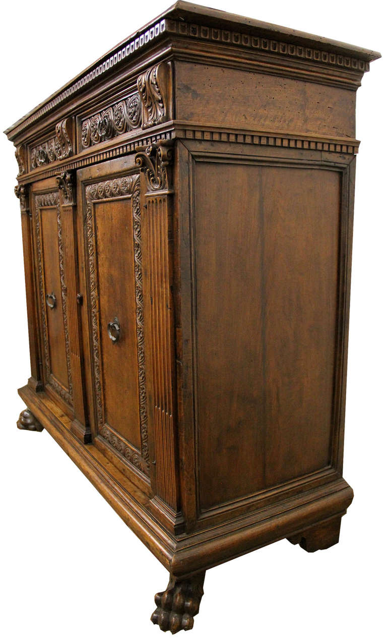 Italian Early 18th Century Tuscan Walnut Credenza For Sale