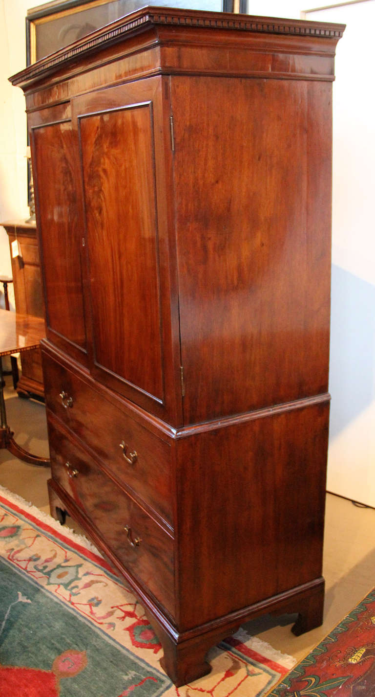 18th Century English Mahogany Linen Press For Sale 3