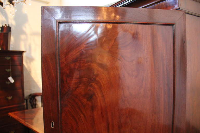 18th Century English Mahogany Linen Press In Excellent Condition For Sale In San Francisco, CA