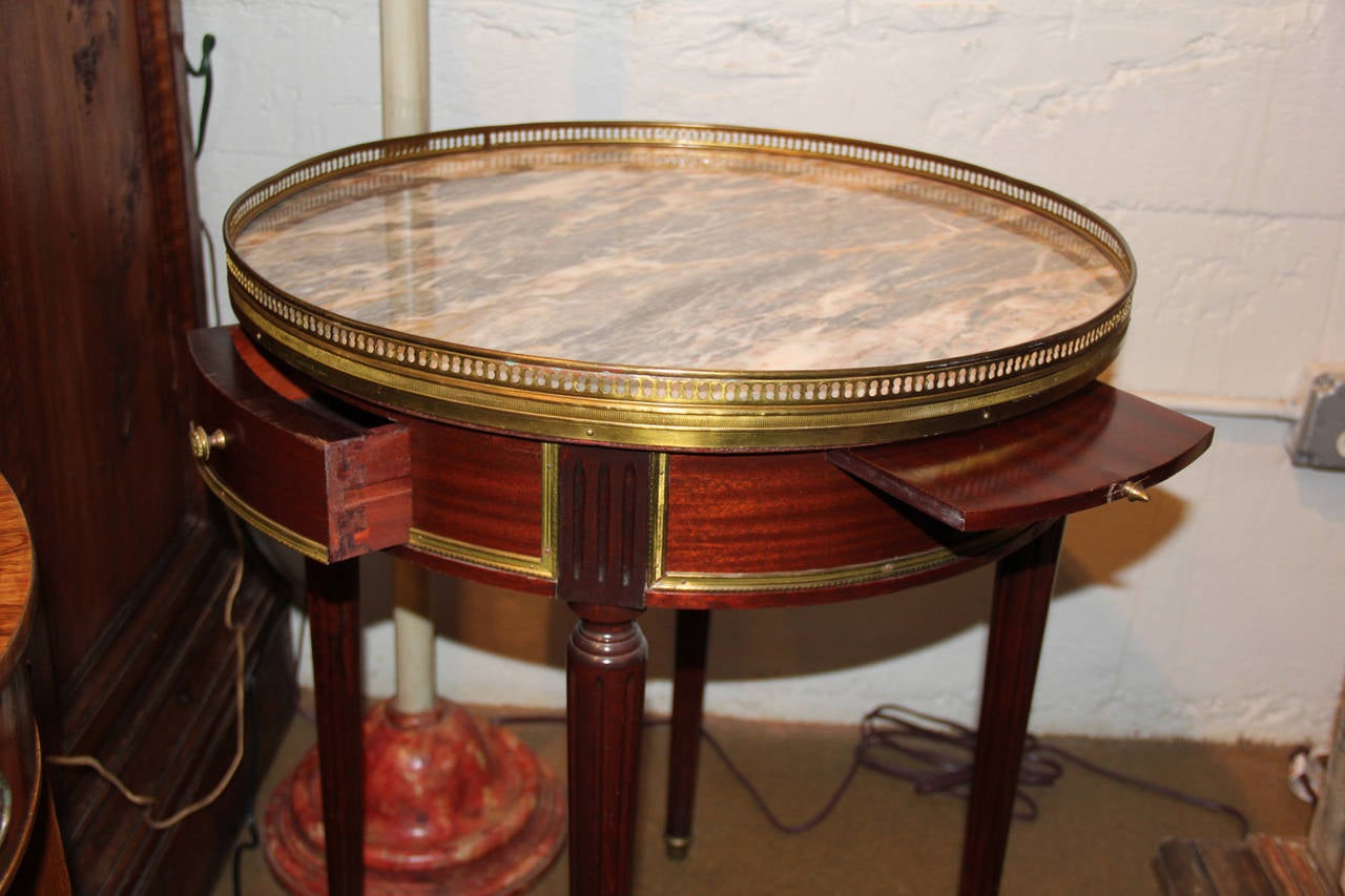 Pair of 19th Century French Mahogany Bouillotte Tables For Sale 7