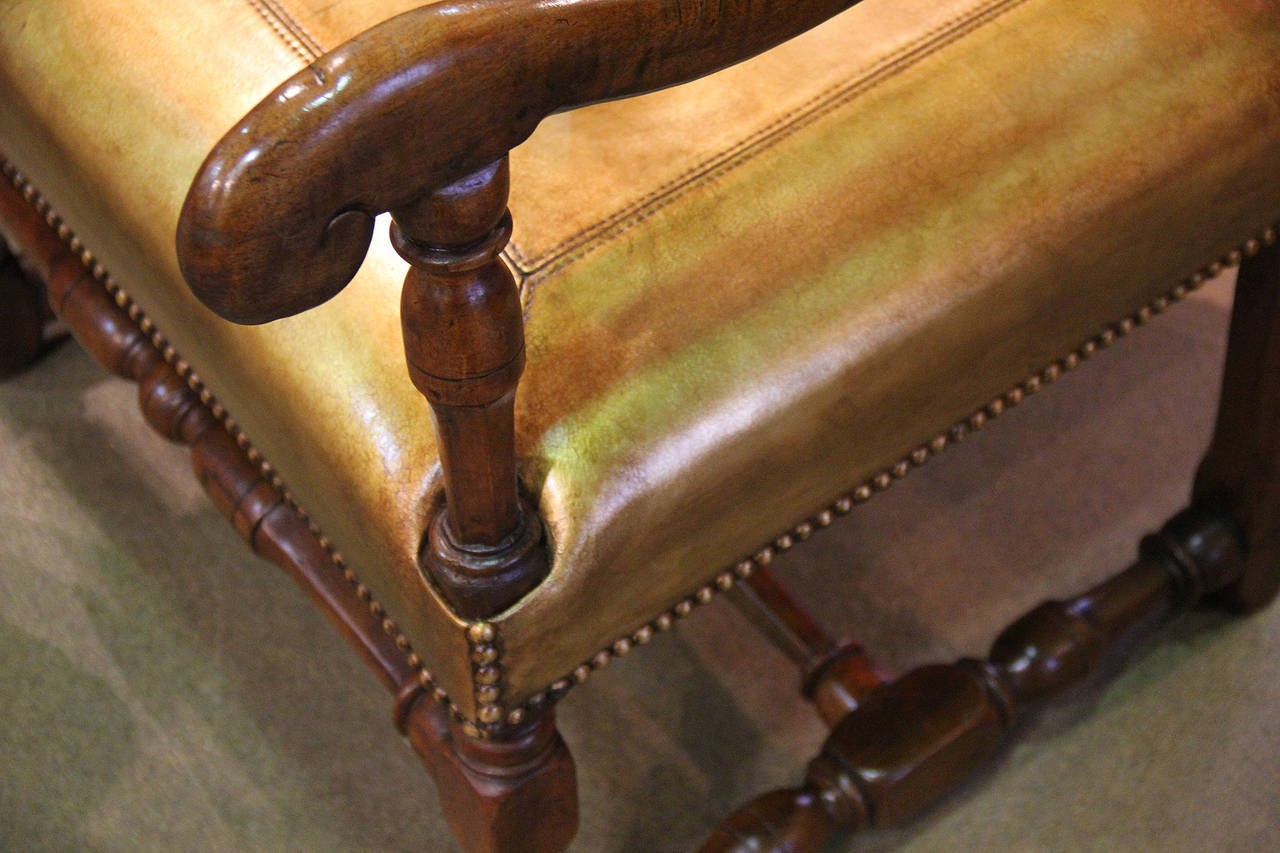 18th Century Italian Walnut Fauteuil Armchair For Sale 1