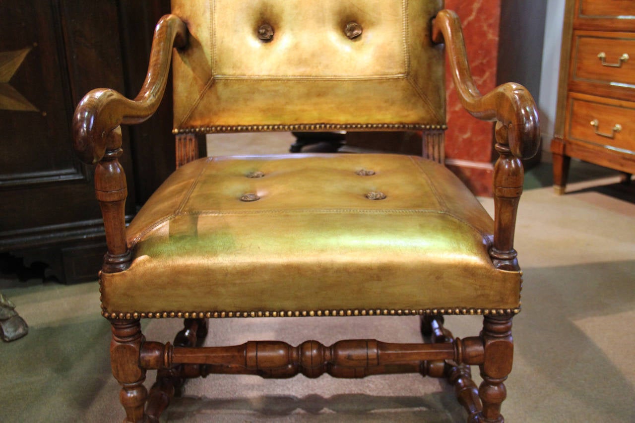 18th Century Italian Walnut Fauteuil Armchair For Sale 5