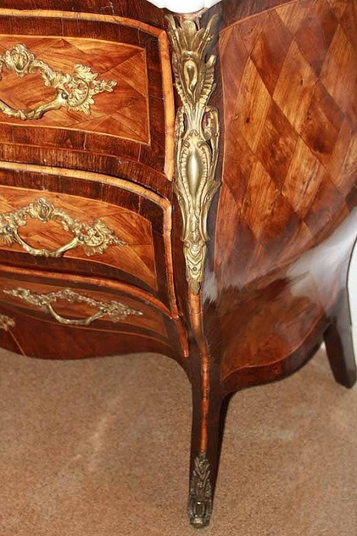 18th Century Italian Rococo Marquetry Bombé Chest of Drawers In Excellent Condition For Sale In San Francisco, CA