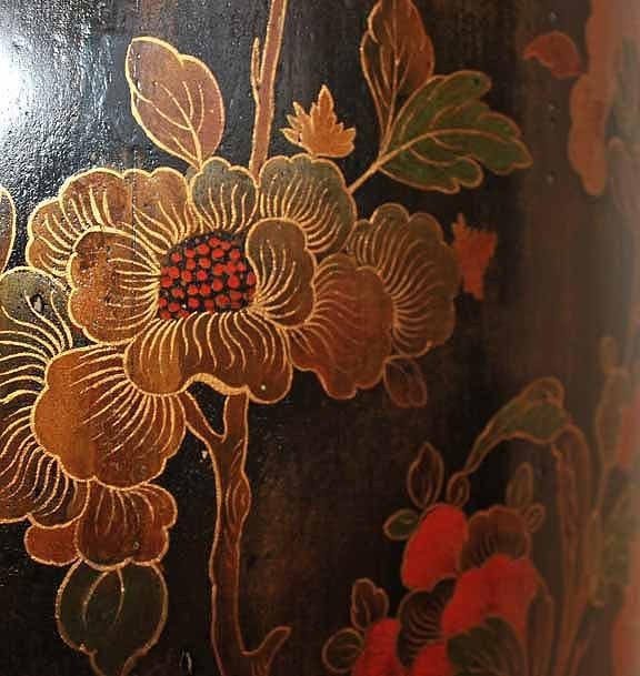 Early 18th Century English Japanned Corner Cabinet on a Stand For Sale 2