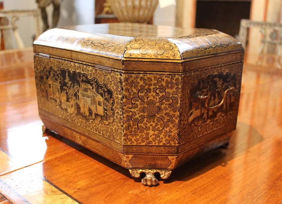 19th Century Intricately Painted Large English Lacquered Tea Caddy For Sale