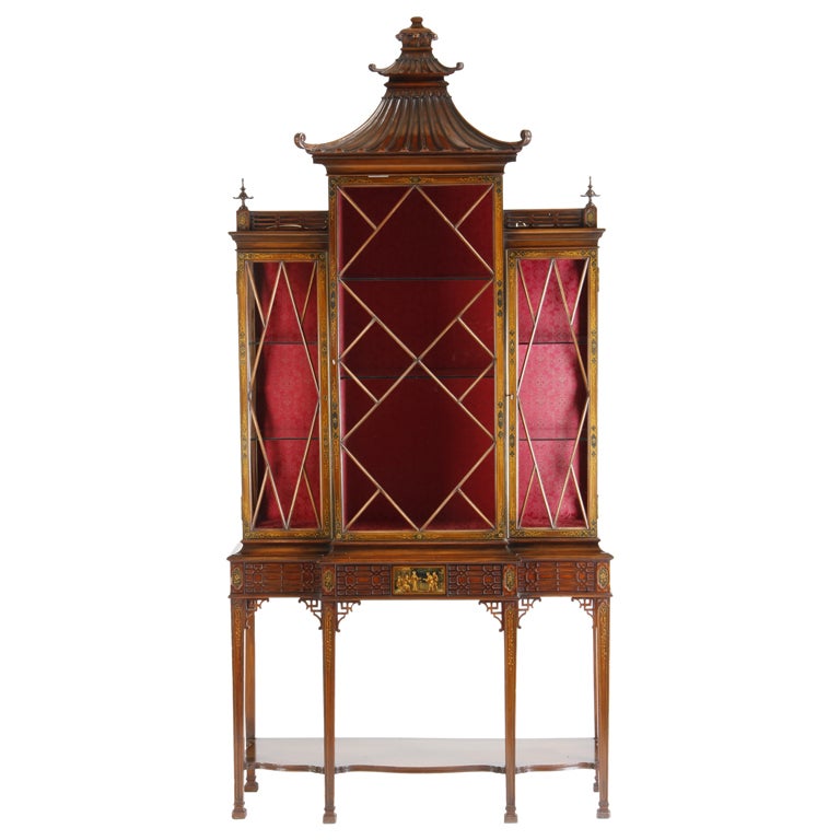 Early 20th Century Chinoiserie Curio Cabinet For Sale