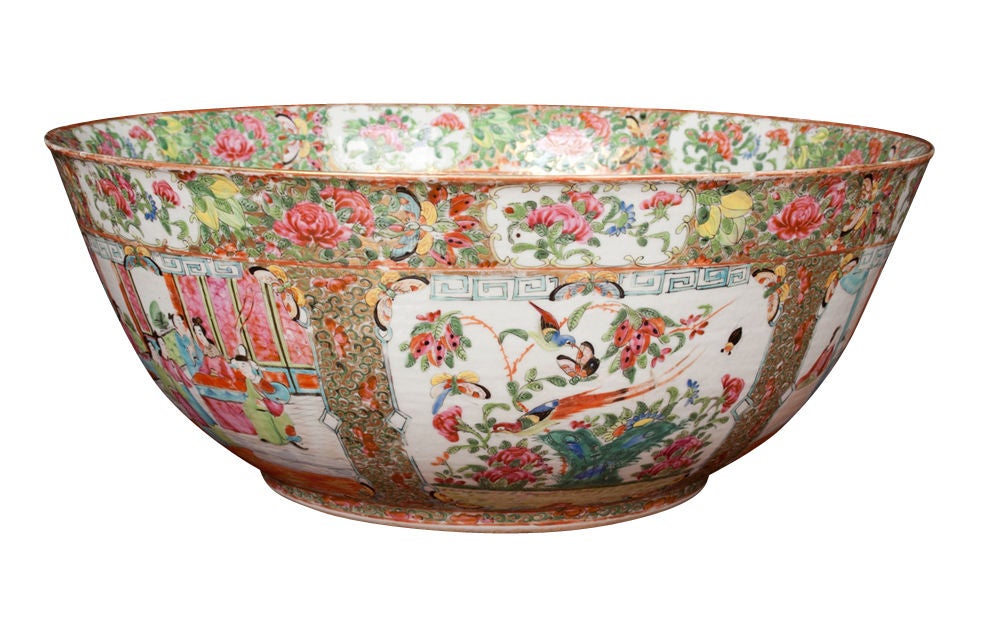 Chinese Porcelain Famille Rose Punch Bowl, 19th century For Sale 1