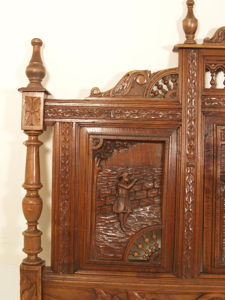 French Hand Heavily Carved Walnut Brittany Bed, Head, 19th Century In Good Condition For Sale In West Palm Beach, FL