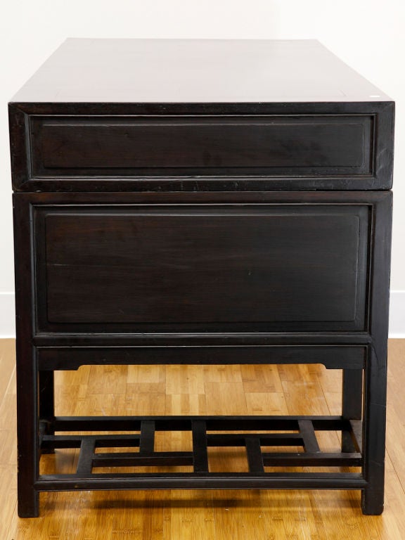 A writing desk In Excellent Condition For Sale In Winter Park, FL