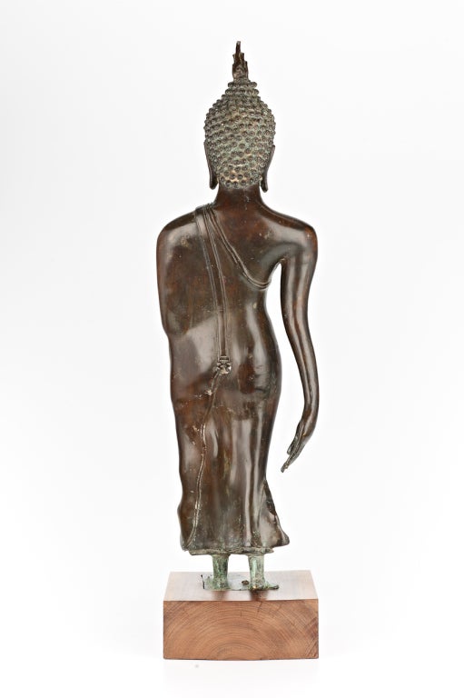 A Sukhotai-style bronze figure of Buddha For Sale 3