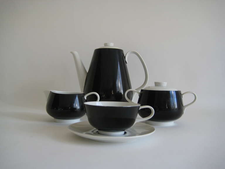 Set für 12 Stück 1960er Jahre Schwarz-Weißes Rosenthal-Geschirr:: Deutschland (Moderne der Mitte des Jahrhunderts)