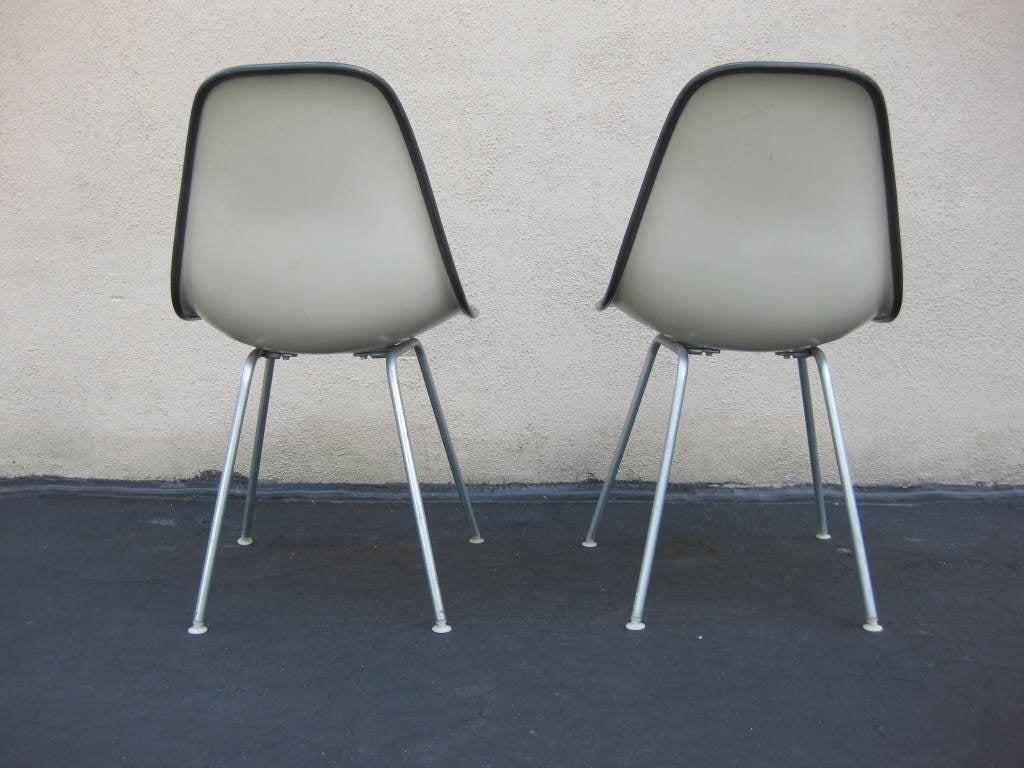 Late 20th Century Pair of Herman Miller Shell Chairs For Sale