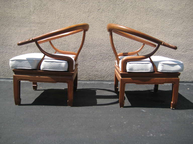 20ième siècle Paire de chaises chinoises en teck du milieu du siècle dernier