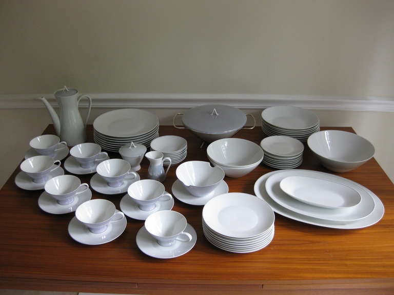 8 place settings. 8 large plates. 8 bowls. 8 salad plates. 8 bread plates. 8 desert plates. 8 tea/ coffee cups and saucers. 1 tea/ coffee pot. 1 gravy dish. 1 sugar bowl with lid. 1 creamer. 3 platters. 1 large bowl. 2 smaller bowls.  1 serving bowl