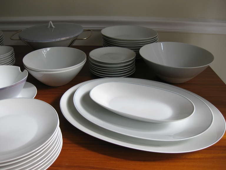 Raymond Loewy Modernist Set of Rosenthal China In Excellent Condition In New York, NY