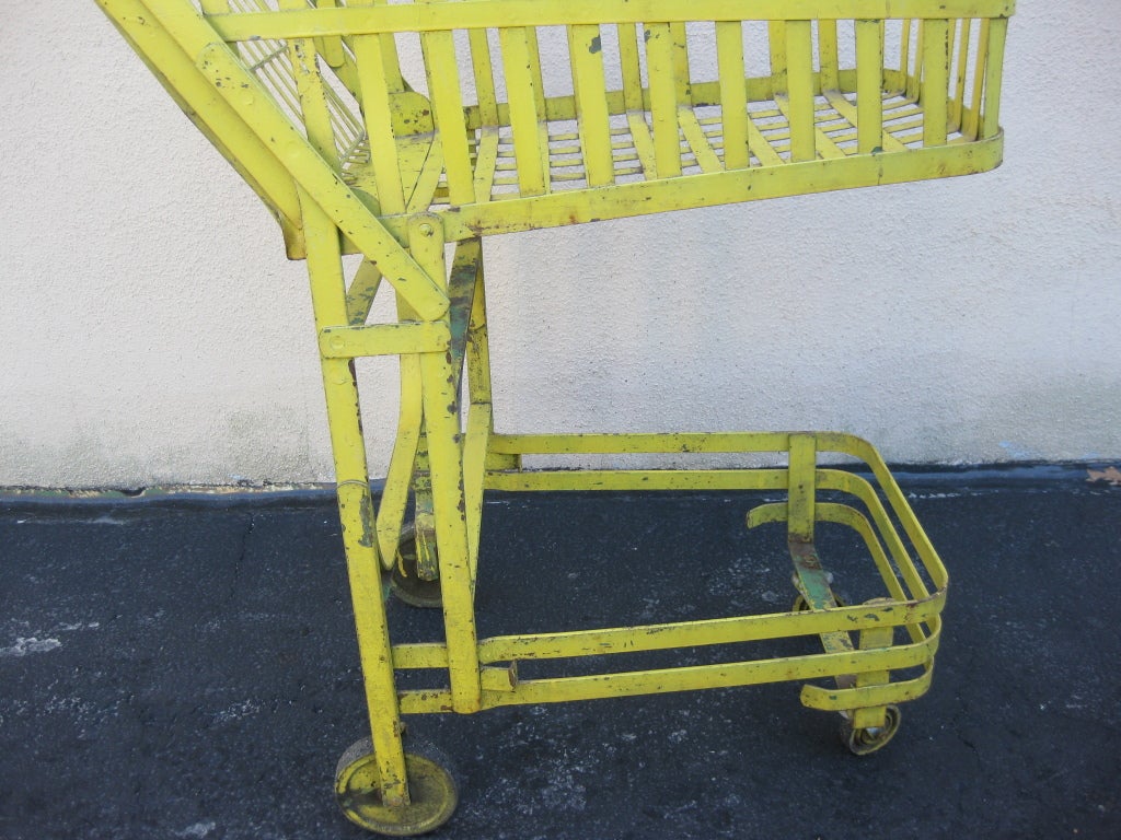 Early 20th Century Industrial Steel Grocery Shopping Rolling Cart In Good Condition For Sale In New York, NY